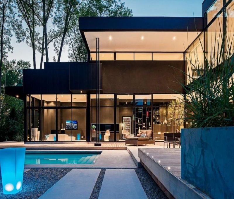 Modern house using Bigfoot Door & Windows