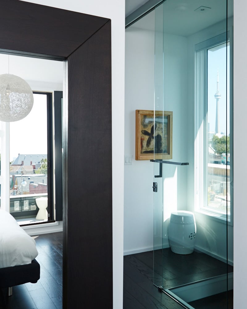 Modern townhouse in Toronto. Bedroom and bathroom with view on the CN tower