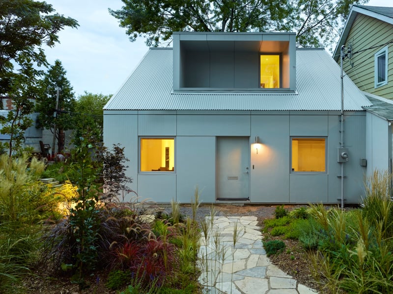 Tiny house in Toronto, Ontario, Superkül angular ceilings