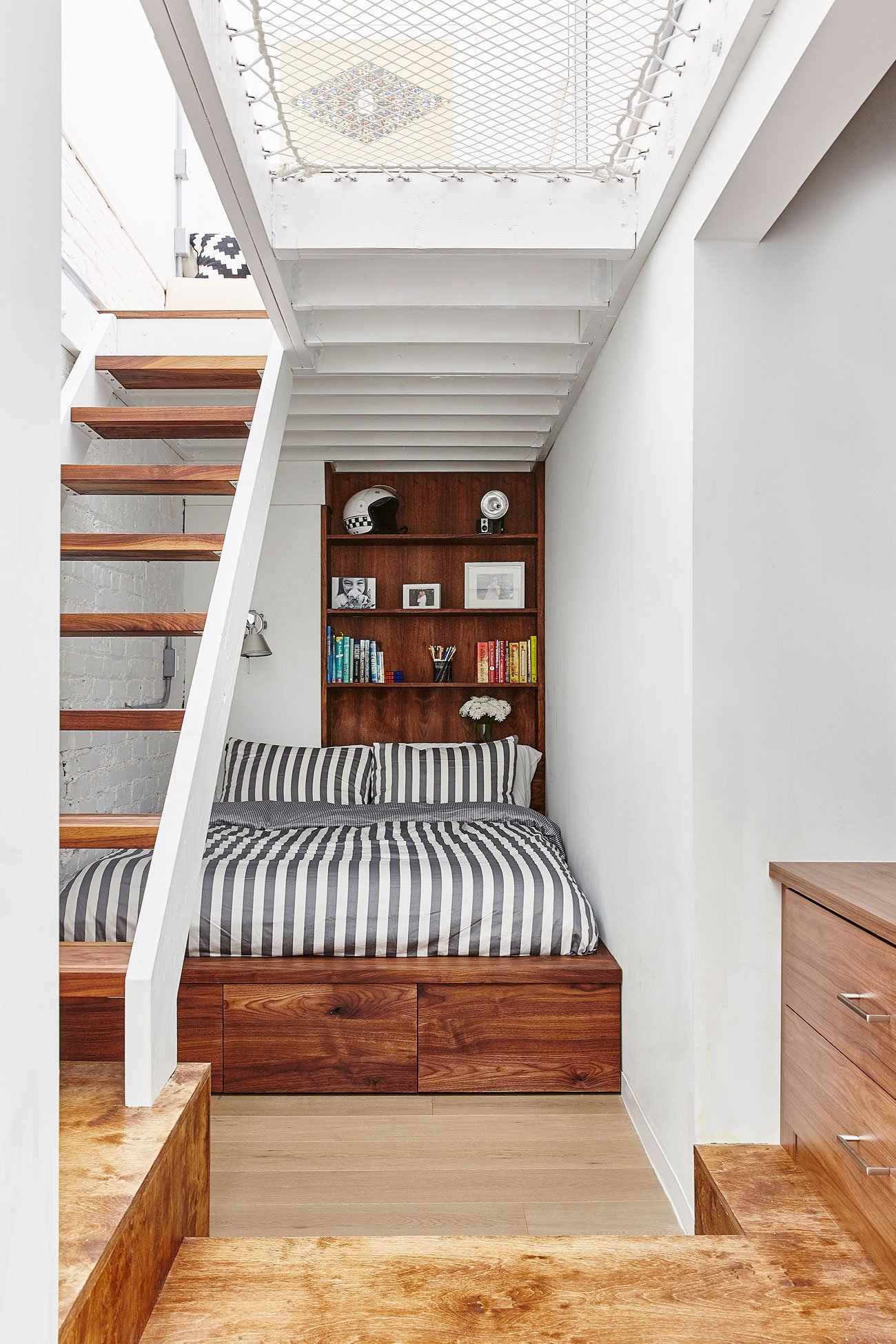 Mary Ratcliffe Design Toronto Mary Ratcliffe - Bedroom in a closet