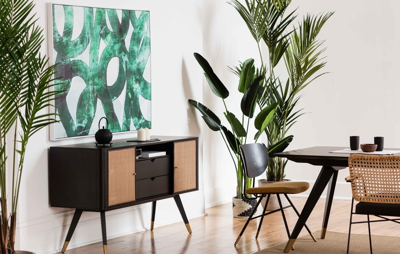 Mobilia Toronto - Modern sideboard with a painting on the wall