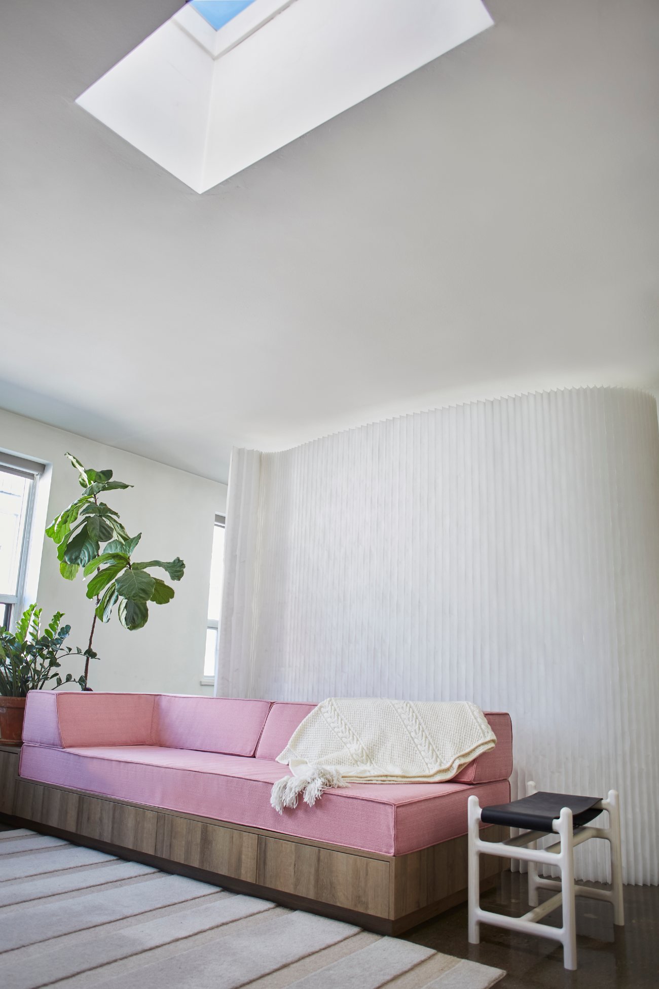 millwork/sofa in pink