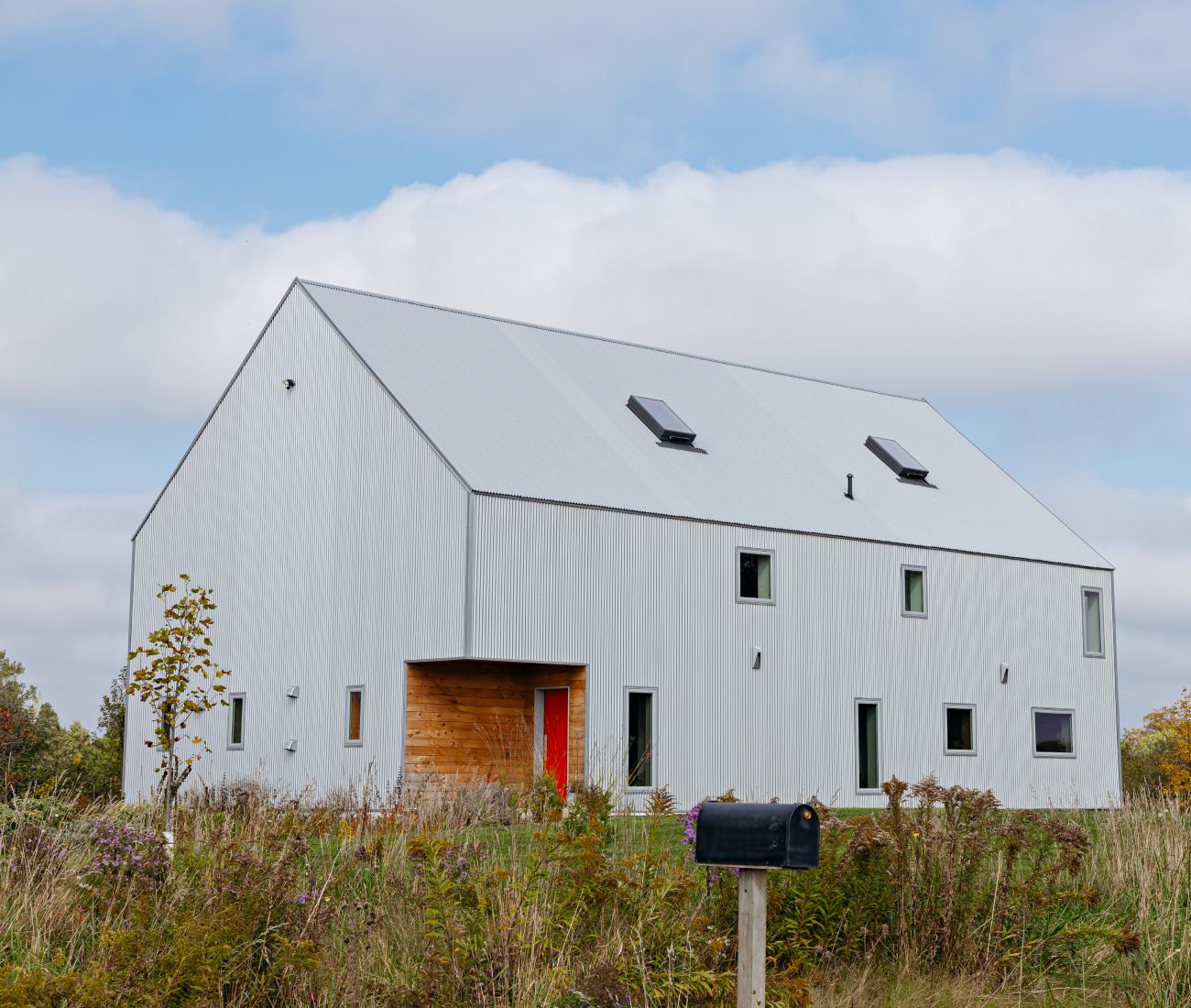 Barn Farmhouse - Dan Nuttall - Modern Farmhouses Ontario