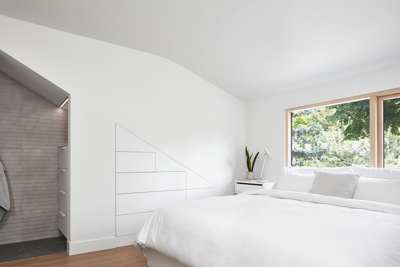 Master bedroom with storage solutions - Ripple Projects