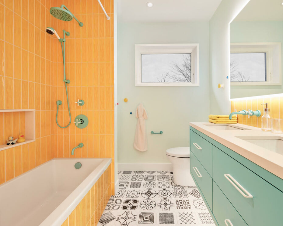 Maximalist Decor - Bathroom interior design