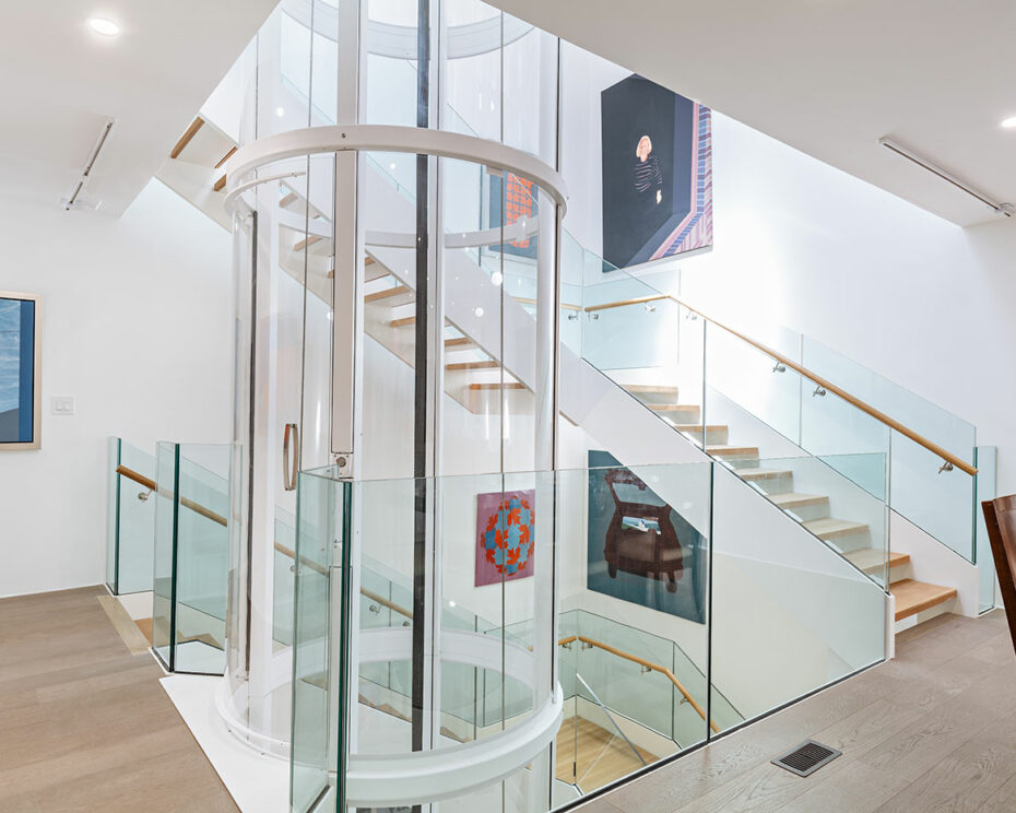Savaria elevator rises slowly through the building’s three storeys. Maston and Pachter worked the circle motif into the plan for the house.