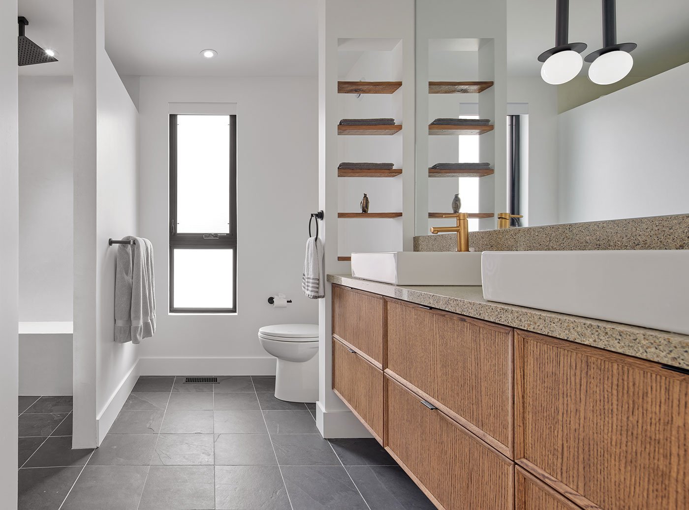 arge bathroom creates a feeling of luxury, Solares Architecture