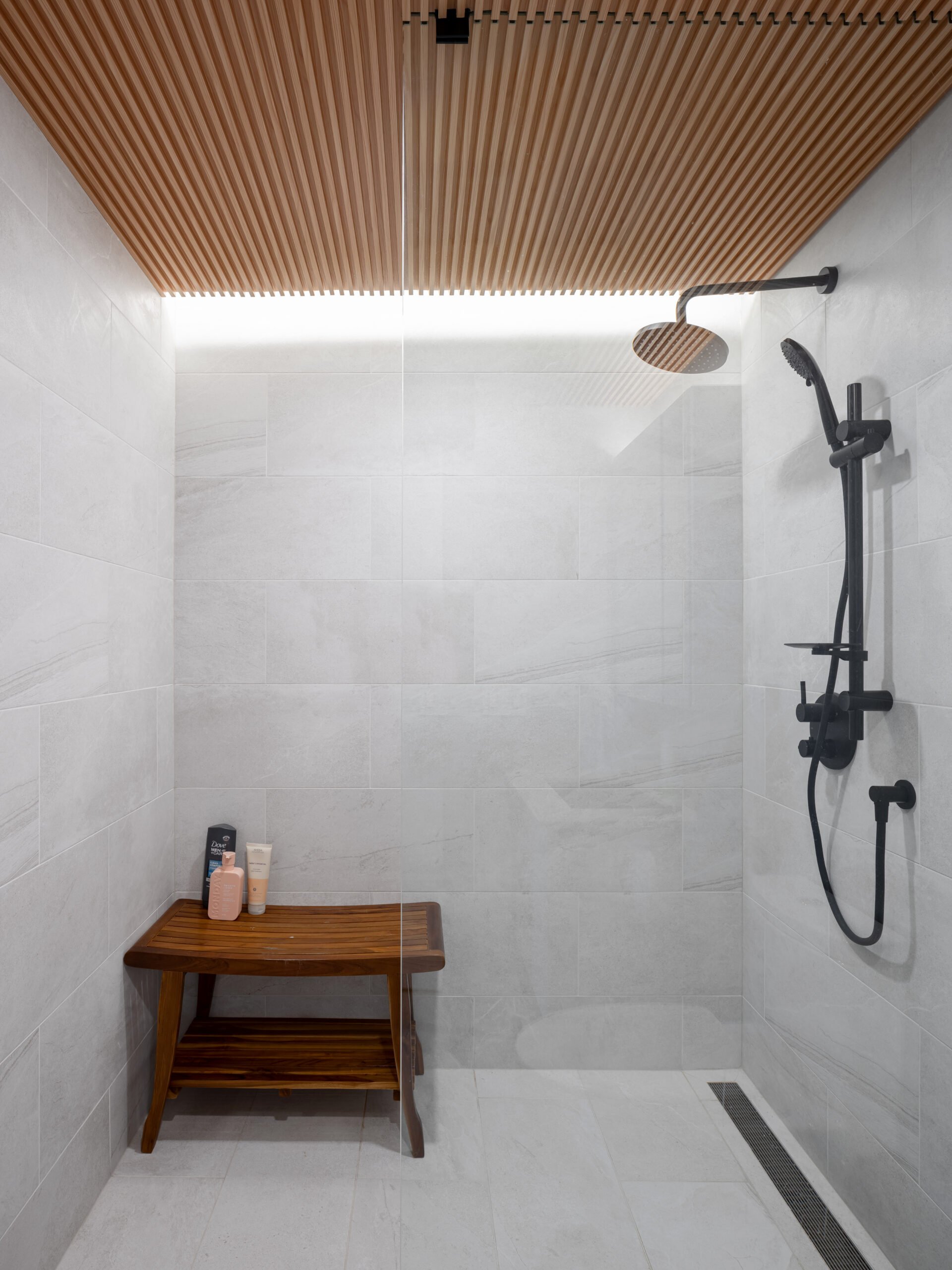 condo bathroom Picnic Design