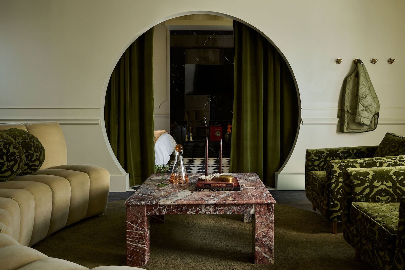 Hotel Julie, Shoppe Clover - Stratford Ontario