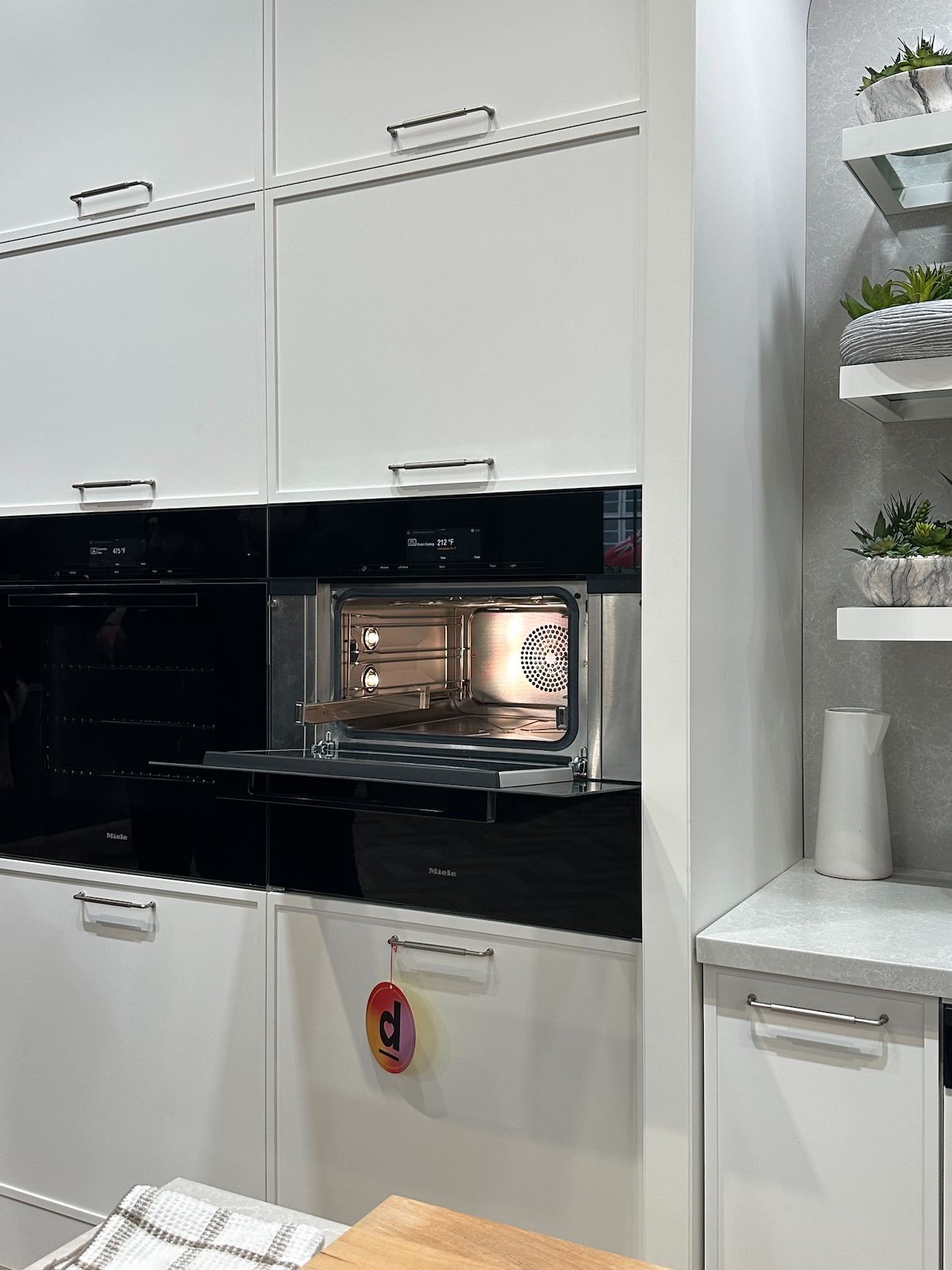 Miele, Canada